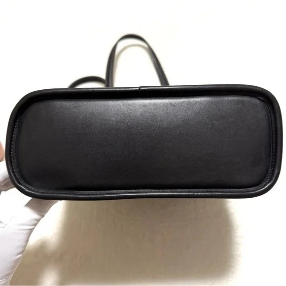 Black Leather Shoulder Bag - Picture 6 of 7